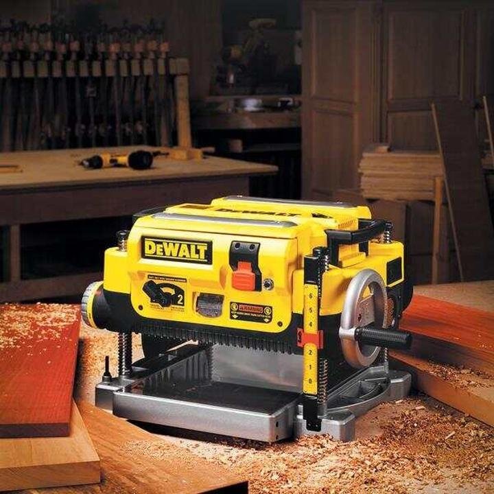 DeWALT DW735 13∩∩ Three Knife Two-Speed Thickness Planer - Image 3